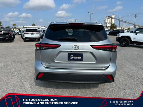 Celestial Silver Metallic 2023 Toyota Highlander XLE