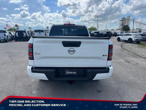 Glacier White 2022 Nissan Frontier SV
