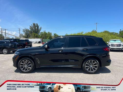 Black Sapphire Metallic 2022 BMW X5 M50i