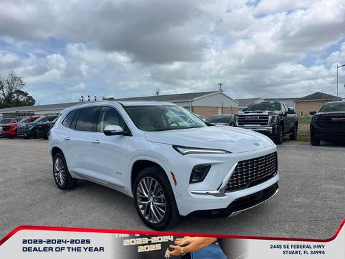 iridescent white tricoat 2026 Buick Enclave Avenir FWD