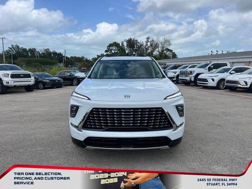 iridescent white tricoat 2026 Buick Enclave Avenir FWD