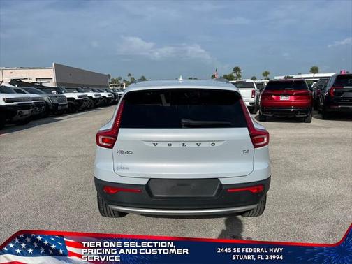 2020 Volvo XC40 T4 Momentum