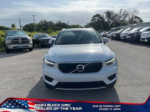 2020 Volvo XC40 T4 Momentum