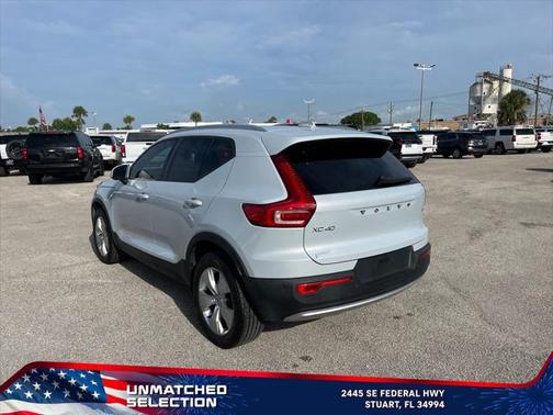 2020 Volvo XC40 T4 Momentum