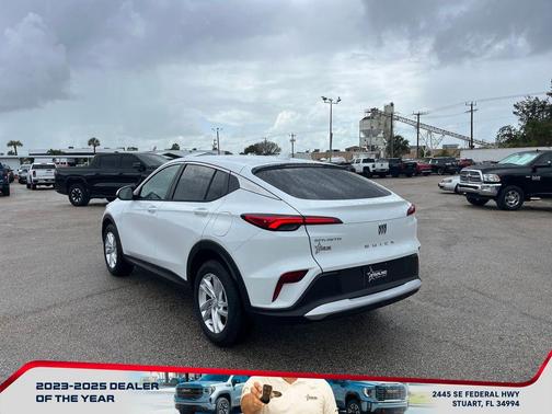 Iridescent White Tricoat 2026 Buick Envision Avenir AWD