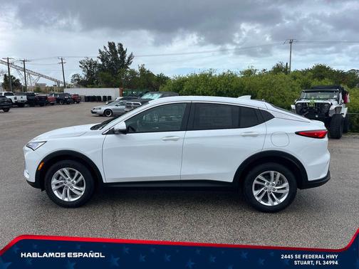 Iridescent White Tricoat 2026 Buick Envision Avenir AWD