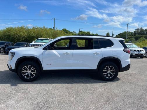 2026 GMC Acadia AWD AT4