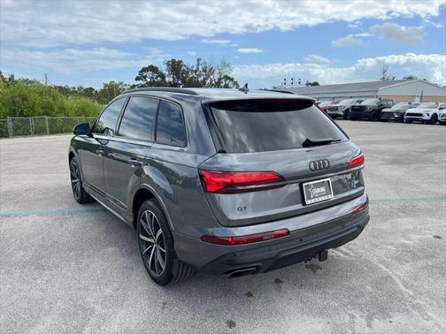 2025 Audi Q7 45 Premium Plus