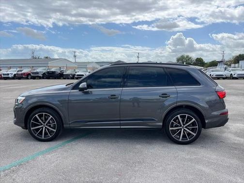 2025 Audi Q7 45 Premium Plus