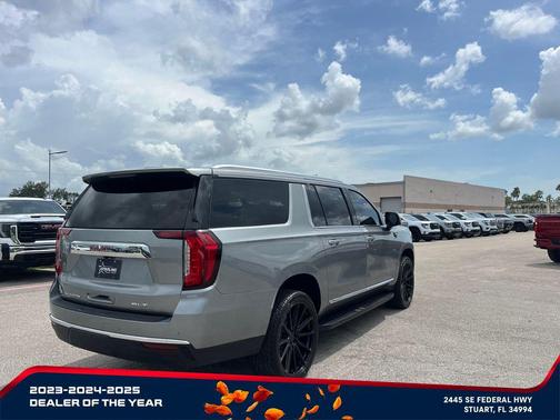 Sterling Metallic 2023 GMC Yukon XL SLT