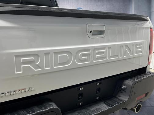 Platinum White Pearl 2026 Honda Ridgeline Black