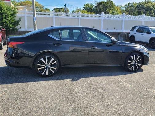 2022 Nissan Altima SR FWD