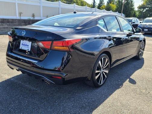 2022 Nissan Altima SR FWD