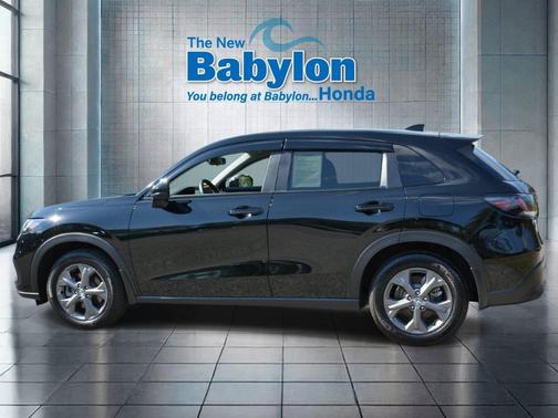 Crystal Black Pearl 2027 Honda HR-V LX