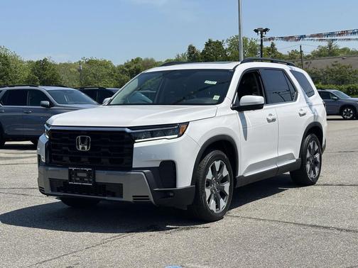 Platinum White Pearl 2026 Honda Pilot Touring 8-Passenger