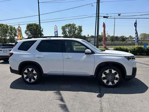 Platinum White Pearl 2026 Honda Pilot Touring 8-Passenger