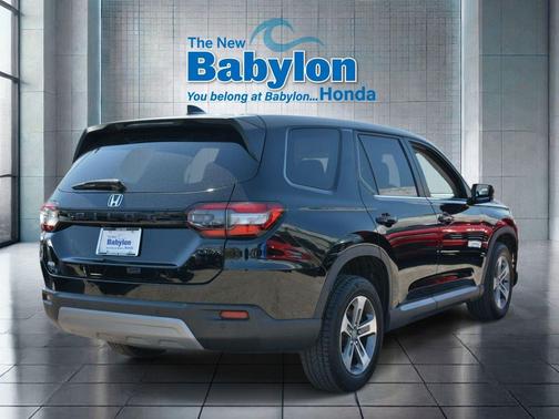 Crystal Black Pearl 2024 Honda Pilot EX-L 7 Passenger