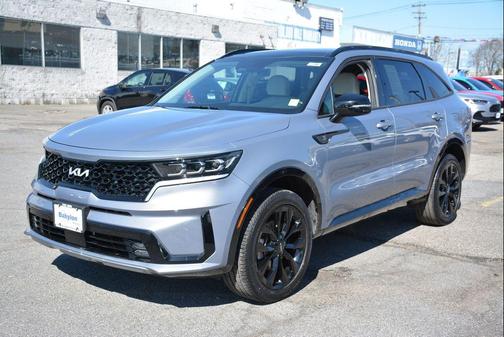 Everlasting Silver 2023 Kia Sorento SX