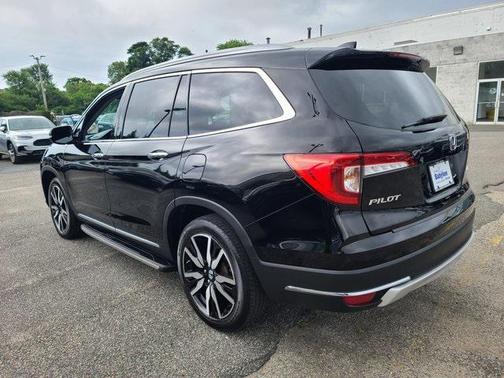 2022 Honda Pilot Touring 8-Passenger
