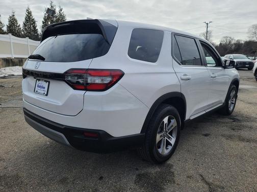 2023 Honda Pilot AWD EX-L 8 Passenger