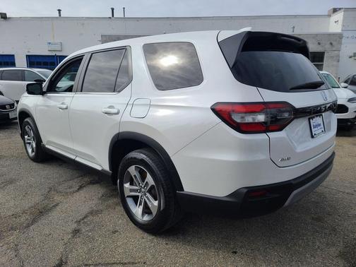 2023 Honda Pilot AWD EX-L 8 Passenger