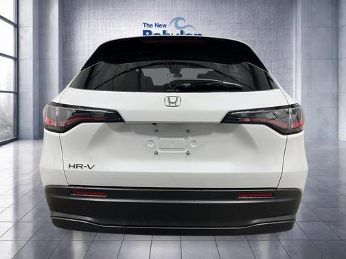 Platinum White Pearl 2027 Honda HR-V LX