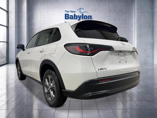 Platinum White Pearl 2027 Honda HR-V LX