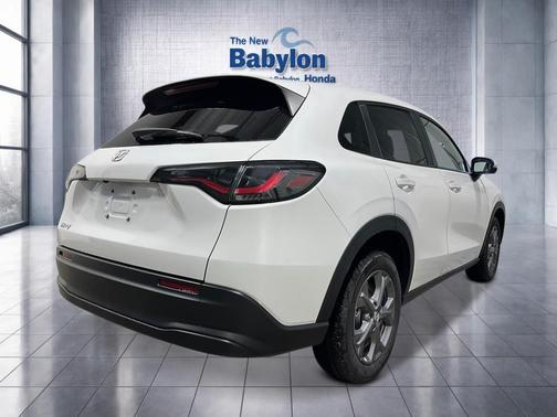Platinum White Pearl 2027 Honda HR-V LX