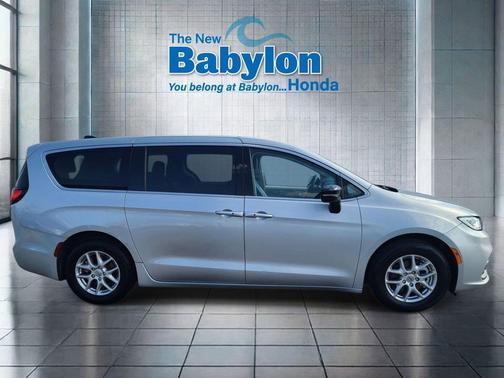 Silver Mist Clearcoat 2024 Chrysler Pacifica Touring L