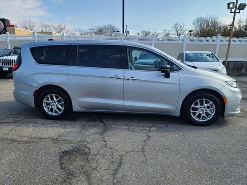 Silver Mist Clearcoat 2024 Chrysler Pacifica Touring L