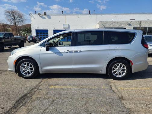 Silver Mist Clearcoat 2024 Chrysler Pacifica Touring L