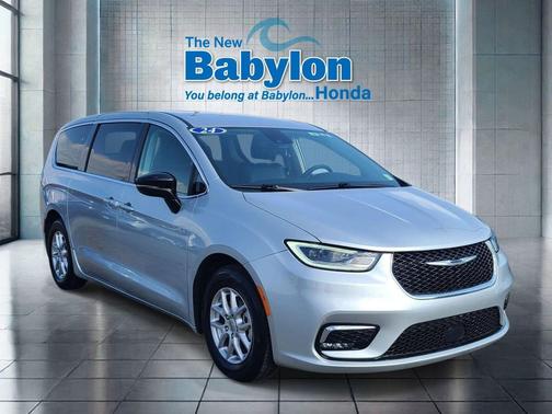 Silver Mist Clearcoat 2024 Chrysler Pacifica Touring L