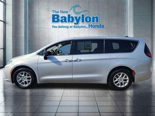 Silver Mist Clearcoat 2024 Chrysler Pacifica Touring L