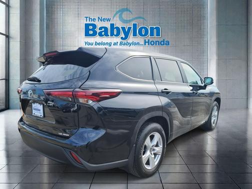 2024 Toyota Highlander LE