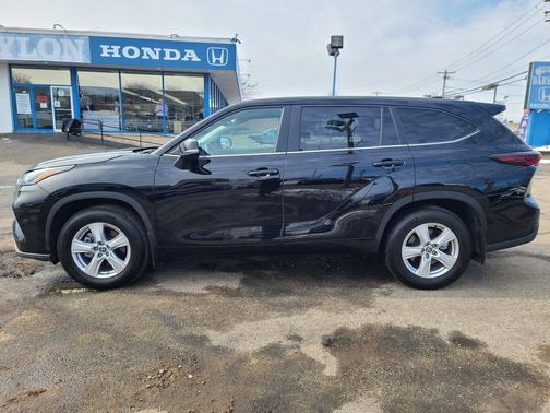 2024 Toyota Highlander LE