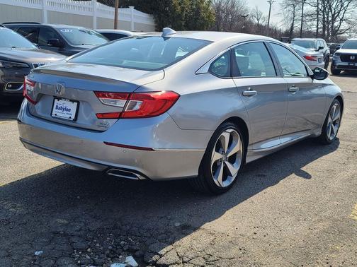 Modern Steel Metallic 2018 Honda Accord Touring 2.0T