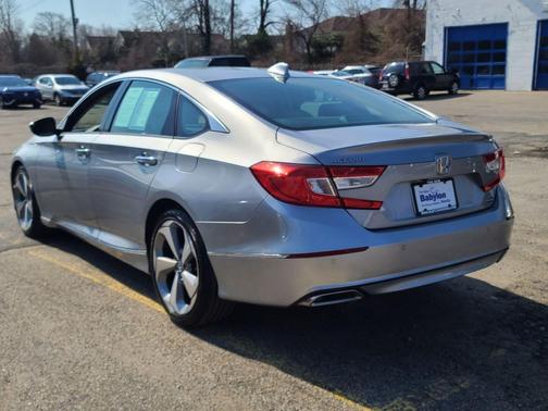 Modern Steel Metallic 2018 Honda Accord Touring 2.0T