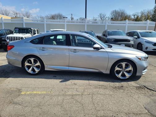 Modern Steel Metallic 2018 Honda Accord Touring 2.0T