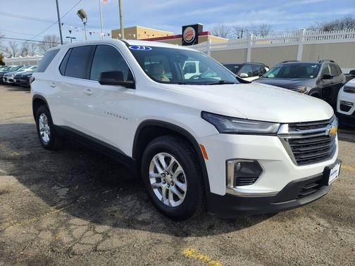 2023 Chevrolet Traverse LS