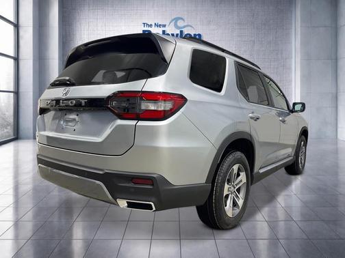 Solar Silver Metallic 2026 Honda Pilot EX-L