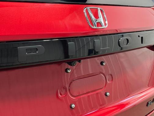 Radiant Red Metallic II 2026 Honda Pilot Black Edition