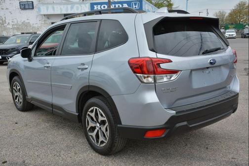 Ice Silver Metallic 2021 Subaru Forester Premium