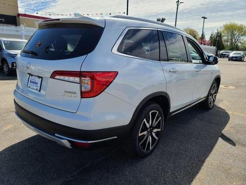 2022 Honda Pilot Touring 8-Passenger