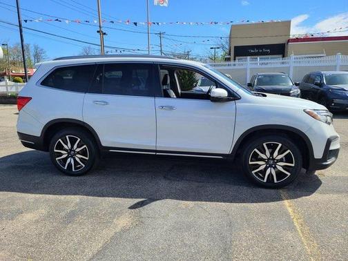 2022 Honda Pilot Touring 8-Passenger
