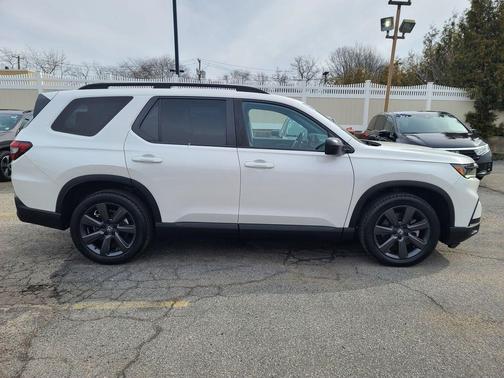 2023 Honda Pilot AWD Sport