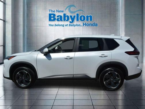Everest White Pearl 2024 Nissan Rogue SV