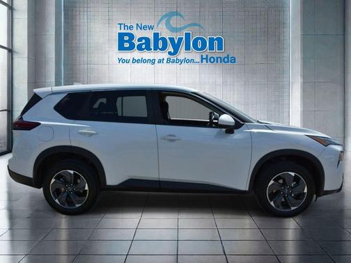 Everest White Pearl 2024 Nissan Rogue SV