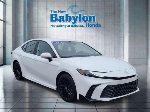 Ice Cap 2025 Toyota Camry SE