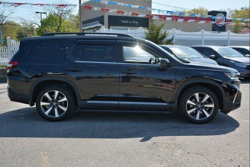 Crystal Black Pearl 2025 Honda Pilot Touring 8-Passenger