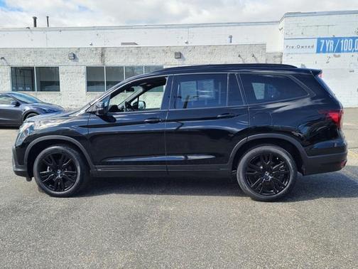 2022 Honda Pilot AWD Black Edition